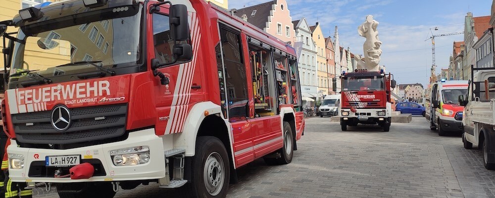 Seniorin gerät unter Kleintransporter Radio Trausnitz