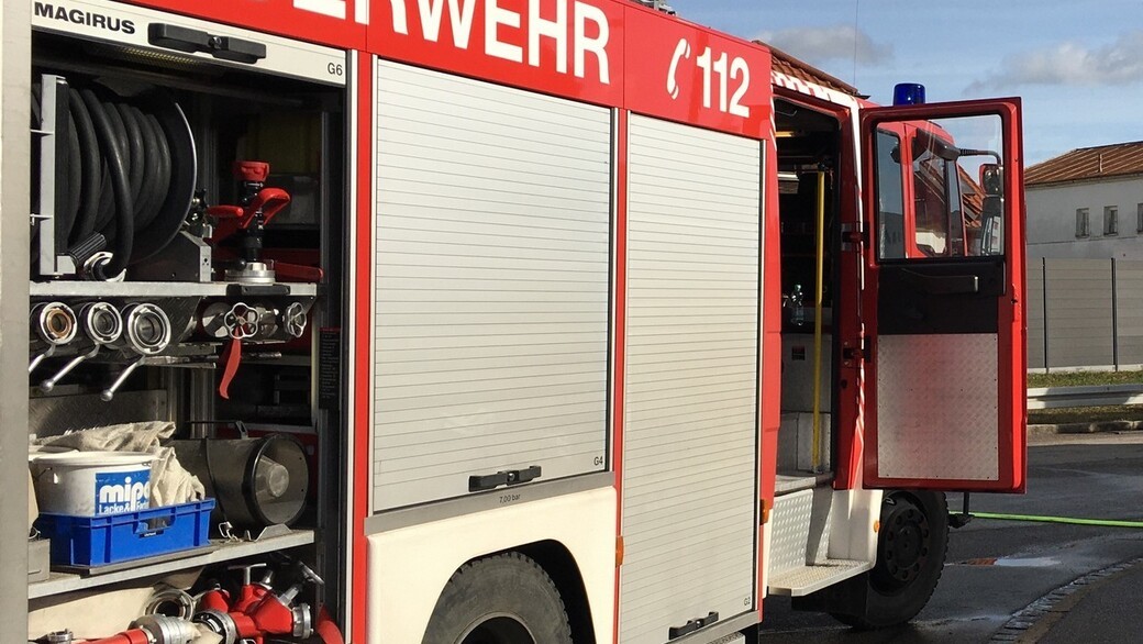 Koch schläft ein, Feuerwehr Dingolfing rückt an Radio