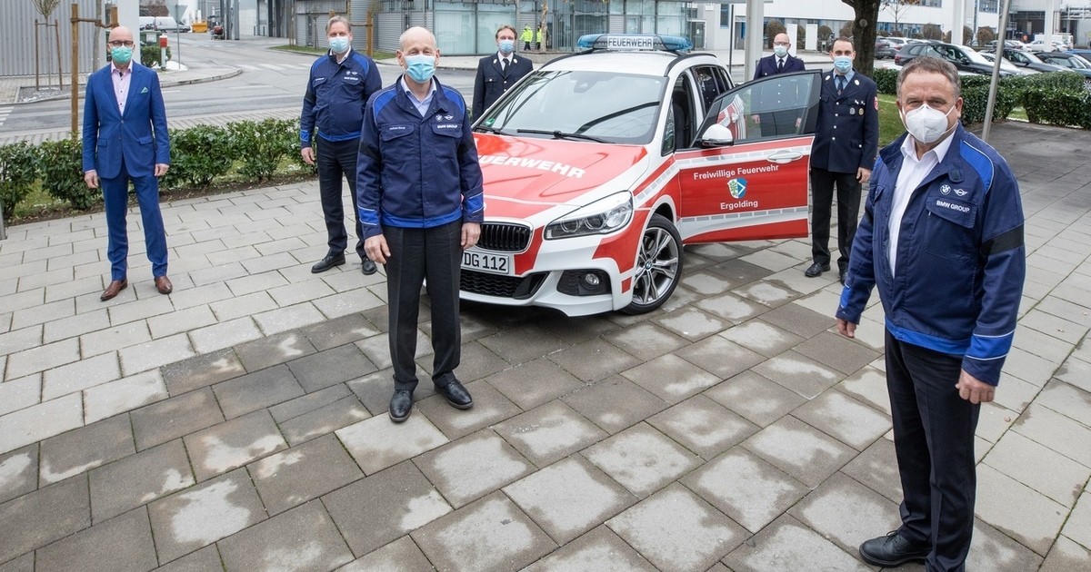 BMWLandshut spendet flotten FeuerwehrFlitzer Radio